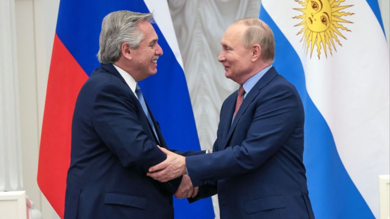 Ucrania tupacamariza más la política exterior de Fernández, el equilibrista