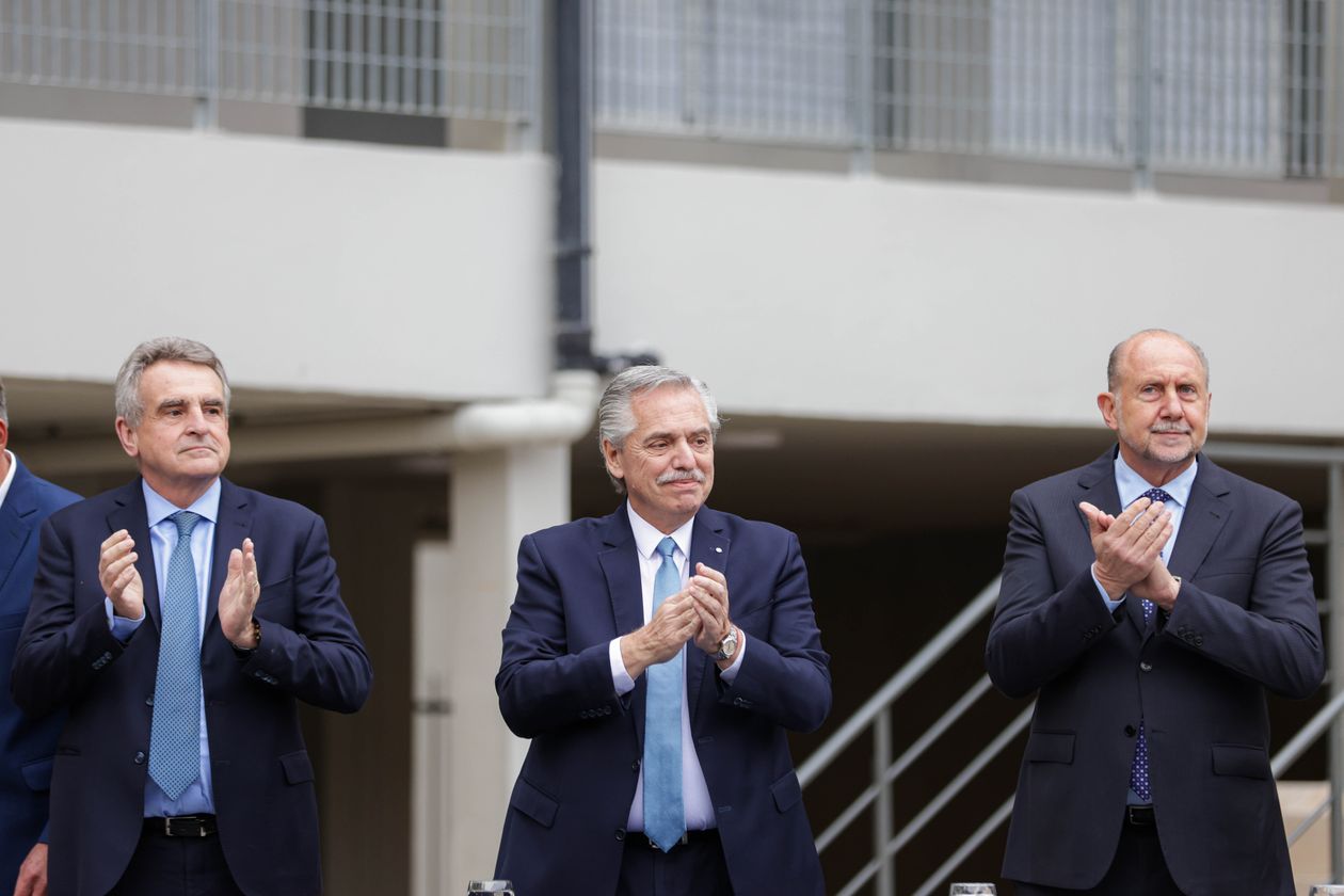 Agustín Rossi, Alberto Fernández y Omar Perotti.