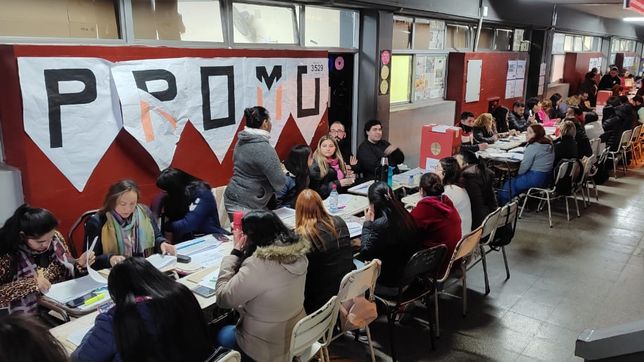 Por la Ley de Acoples, se ven numerosos fiscales en las mesas