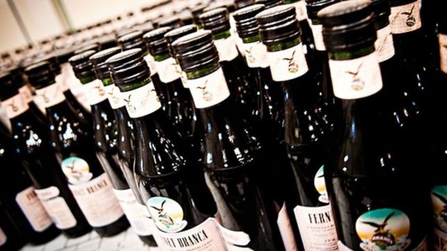 con una avivada, los duenos del fernet eluden el acuerdo de precios de fernandez