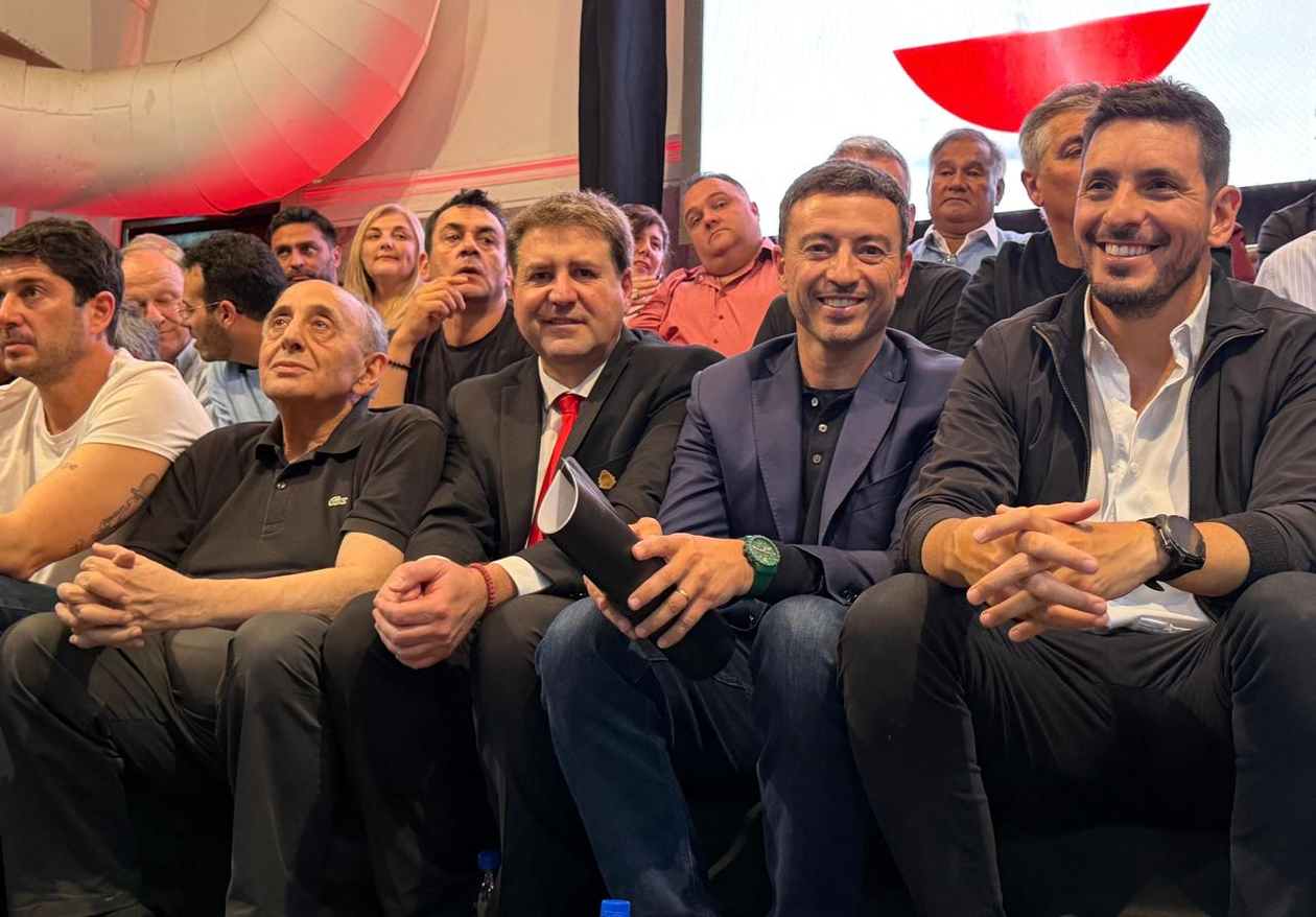 Miguel Nicolás, Matías Gvozdenovich, Rodrigo de Loredo y Marcos Ferrer en la asunción de autoridades de la UCR de Córdoba