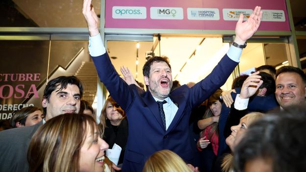 El presidente del Colegio de Abogados de Córdoba Eduardo Bittar celebra el triunfo de la lista 3 en las elecciones para el Consejo de la Magistratura
