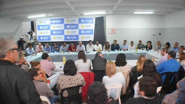 con el mandato de maximo, concejales k se reunen contra el ?ajuste de cambiemos?