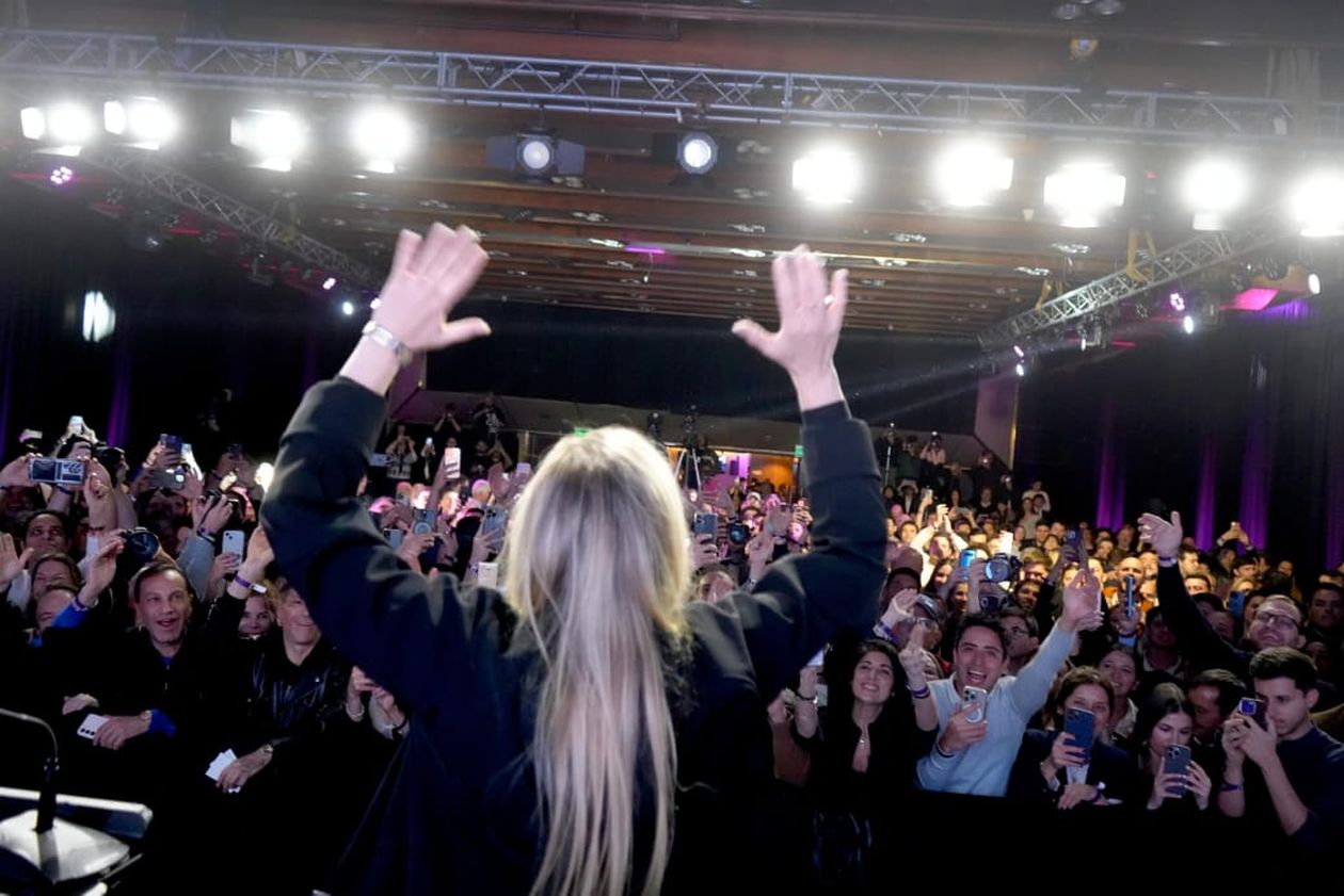 Karina Milei, triunfante tras la elección en la Ciudad de Buenos Aires.