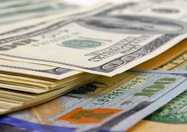 Dólares en fuga a Qatar: agosto fue récord con una salida de 758 millones