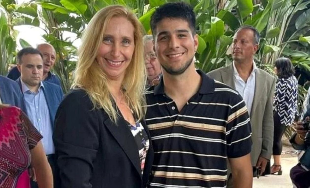 Agustín Pellegrini, candidato libertario en Santa Fe, junto a Karina Milei.