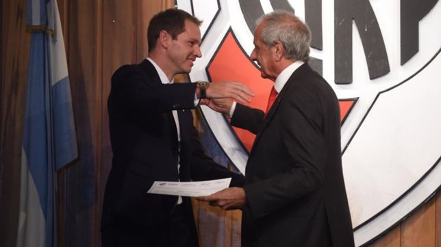 river, entre waterloo y el otro gobierno de los ceos