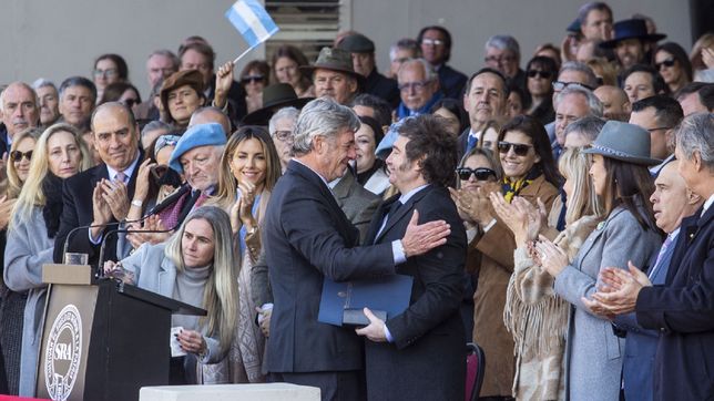 Javier Milei con el titular del SRA, Nicolás Pino en La Rural