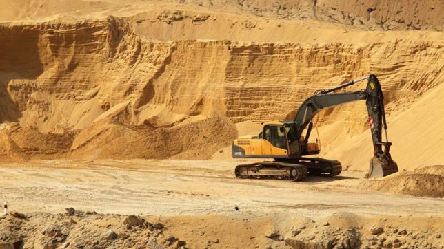 ruido interno en entre rios por la clausura de una arenera que provee a vaca muerta