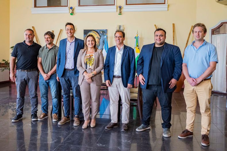 Myrian Prunotto, Juan Manuel Llamosas y otros intendentes de departamento Río Cuarto.