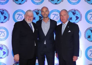 Cruceros, birdwatching, bonos, rezar por la cosecha y la paciencia de Montoto