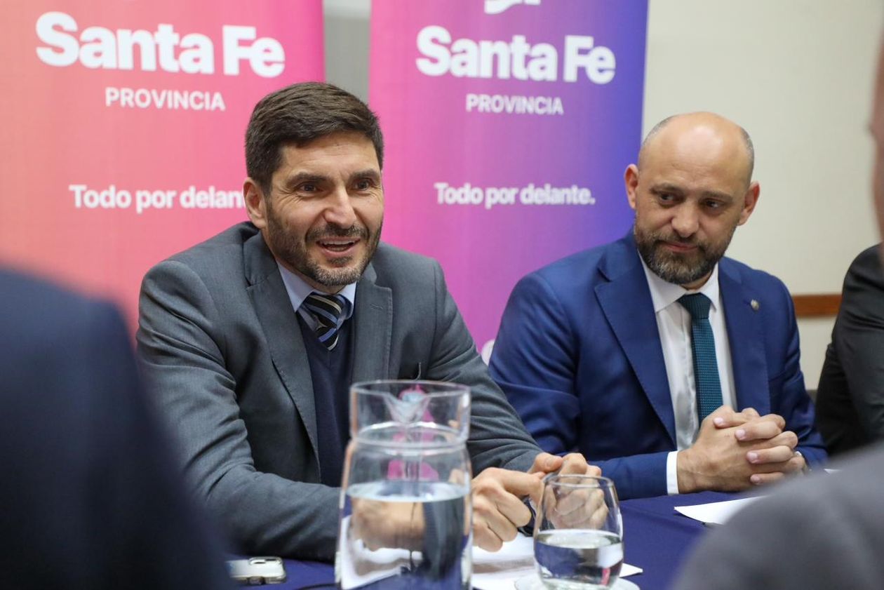 Maximiliano Pullaro y Gustavo Puccini en una de las últimas reuniones del Gabinete Productivo.