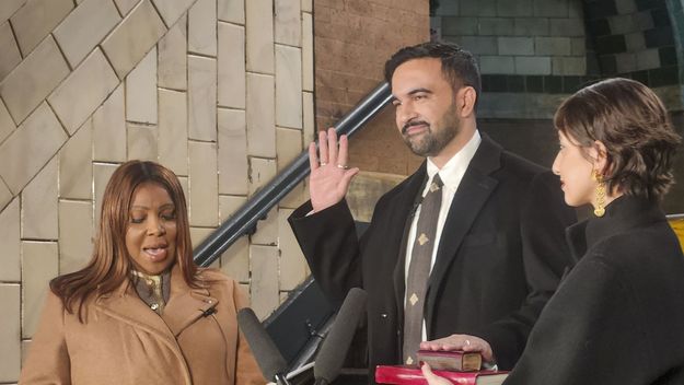Zohran Mamdani, la contracara emergente de los Donald Trump y los Javier Milei, asumió como alcalde de Nueva York.