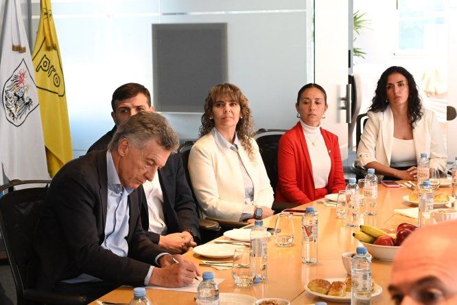Mauricio Macri en la reunión con candidatos en la oficina del PRO