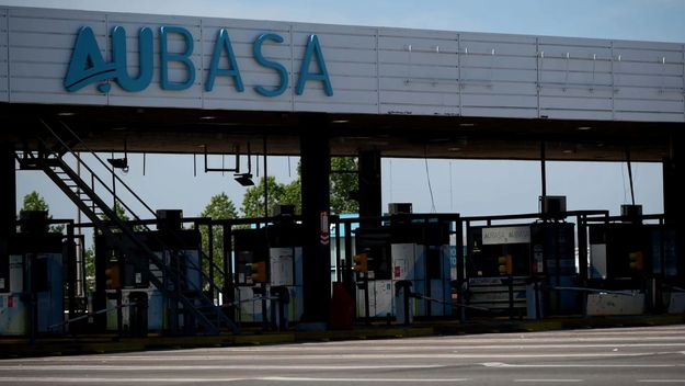 Axel Kicillof anotó a Aubasa para quedarse con la rutas que Javier Milei quiere privatizar