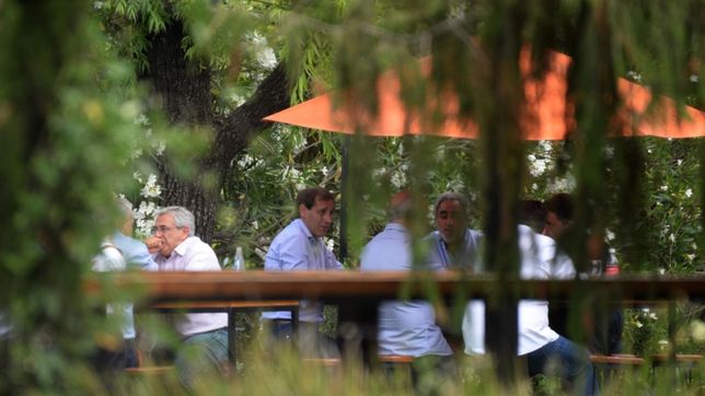 dos en uno: cumbre con exigencias a kicillof y mensaje a la cima de cambiemos