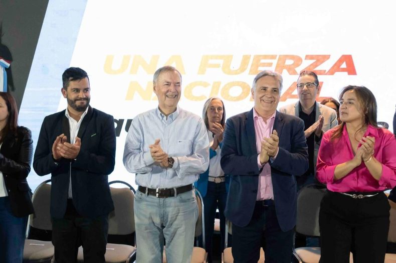 Martín Llaryora, Juan Schiaretti, Myrian Prunotto y el intendente de Tanti, Emiliano Paredes
