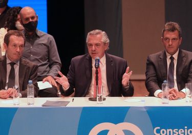 Todos al diván: Fernández convoca a empresas y gremios a una gran terapia de grupo