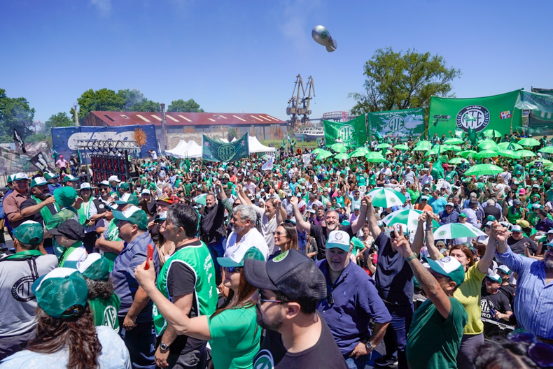 Importante movilización de trabajadores estatales en la asunción del dirigente rionegrino.