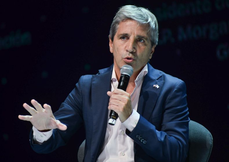 El plan económico de Luis Toto Caputo incluye la licuación de las jubilaciones. 