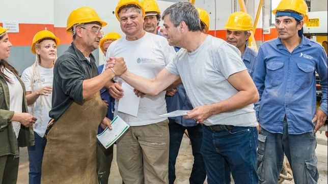 hurlingham: zabaleta entrego certificados de las capacitaciones ?hacemos futuro?