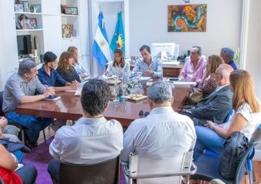 Junín: piden a Petrecca que corra al médico asesor que marchó sin barbijo
