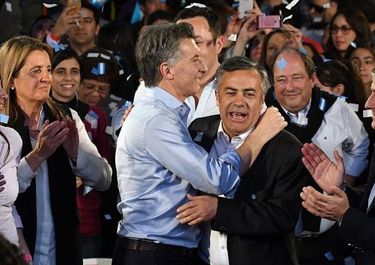 Macri se subió rápido al triunfo radical y destacó al crítico Cornejo
