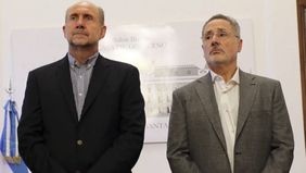 Perotti hace equilibrio en la pelea entre Sain y los senadores peronistas