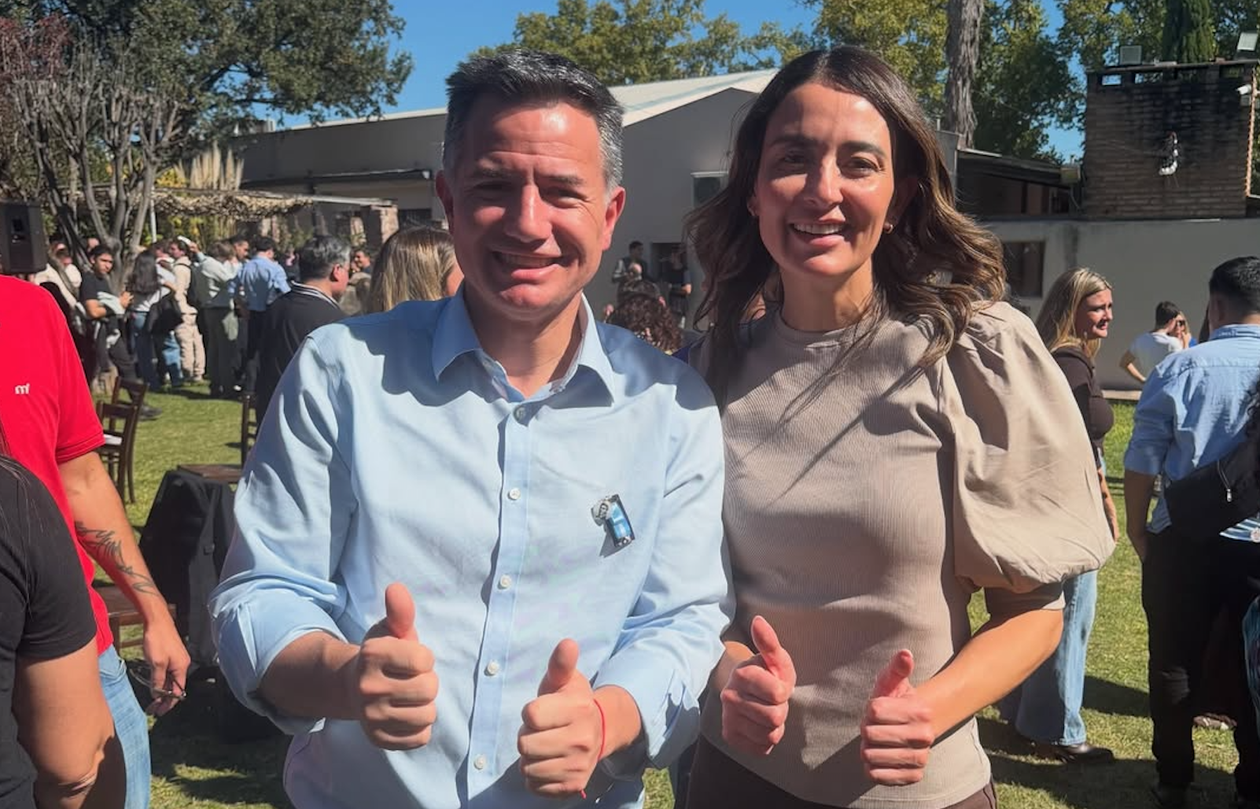 Gabriel Bornoroni y Evelin Barroso, en un evento por el Día del Trabajador en Córdoba.