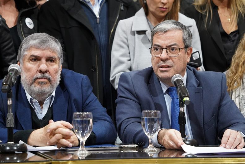 José Mayans y Germán Martínez, jefes del peronismo en el Congreso.&nbsp;