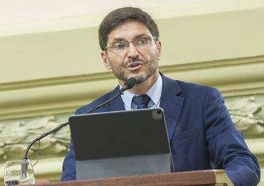 Maximiliano Pullaro: Se puede gobernar sin autoritarismo y cuidar cada peso sin abandonar a la gente