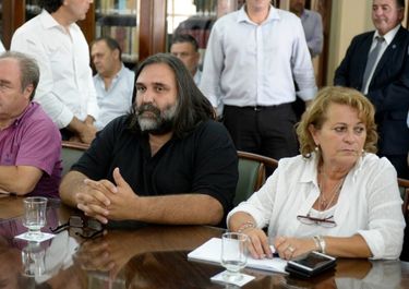 Docentes no darán un paso atrás en el reclamo, pero el lunes habrá clases