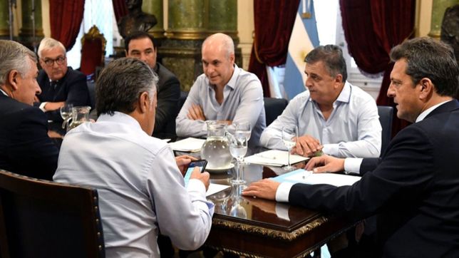 con traje de jefe, las 48 horas de larreta a pura rosca