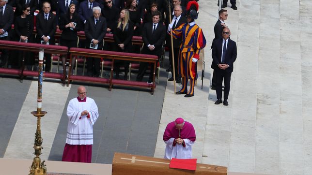 Javier MIlei en el último adiós al papa Francisco. 