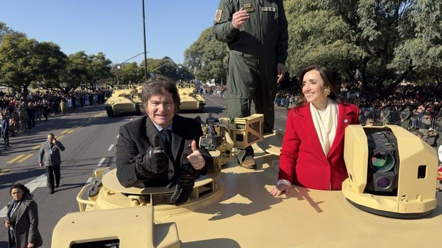 lo que dejo el desfile: el paseo en tanque de milei y villarruel y la selfie de la interna