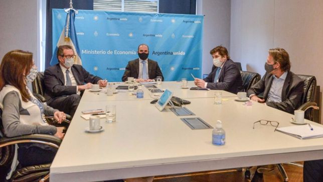 la mision del fmi llega al pais para continuar las negociaciones por la deuda