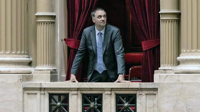 La oposición teme que Manuel Adorni abandone la sesión informativa y armó un plan para evitarlo.