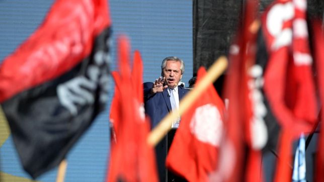 ante la plaza llena, fernandez relanzo el gobierno y abrio internas para 2023