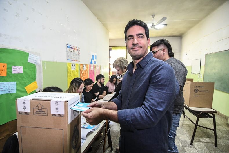 Adrián Ravier, al votar. Fue elegido diputado nacional por La Pampa, provincida de la que no es oriundo pero en la que reside hace más de una década. FOTO: www.radiokermes.com