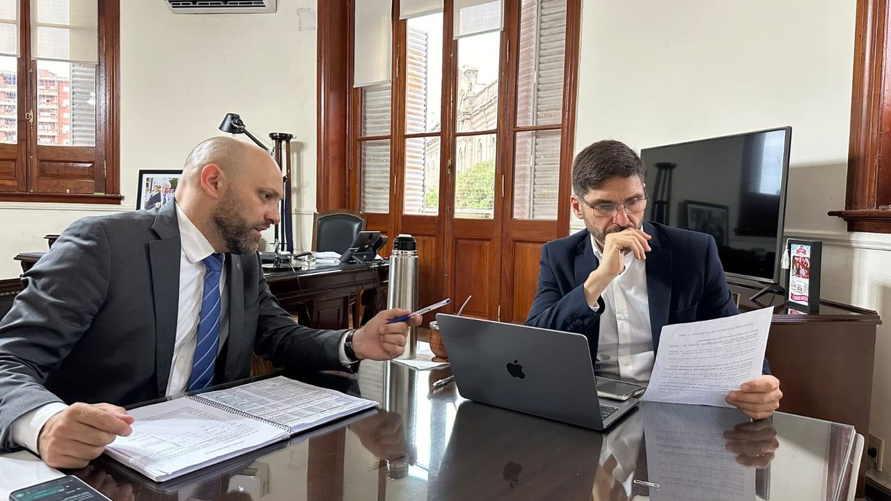 El gobernador de Santa Fe, Maximiliano Pullaro, y el ministro Gustavo Puccini