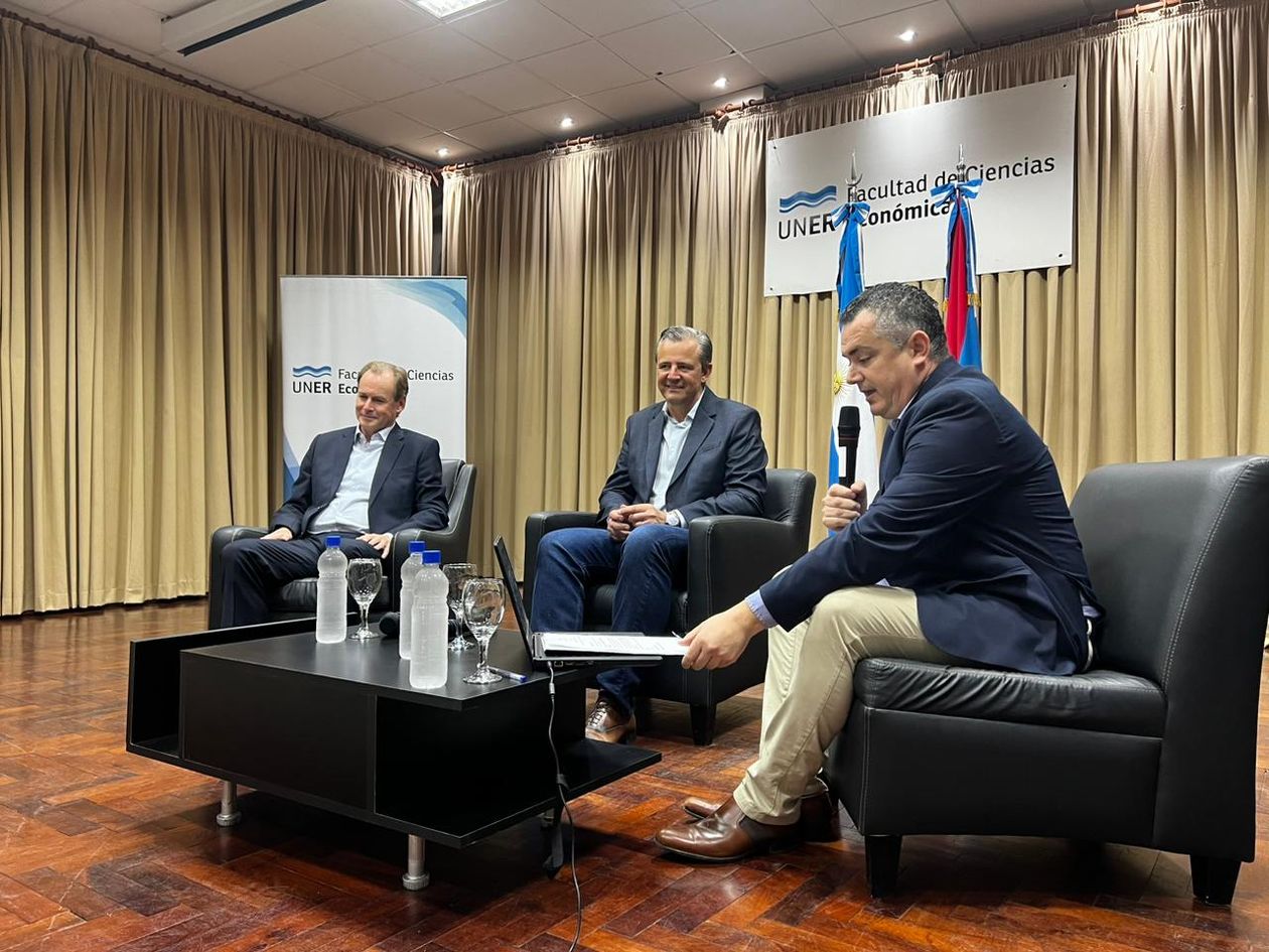 Gustavo Bordet, Adán Bahl y Sebastián Pérez, decano de Ciencias Económicas de UNER.