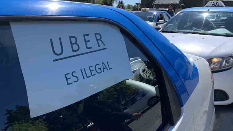 Marcha contra Uber en las calles de Bariloche. &nbsp;