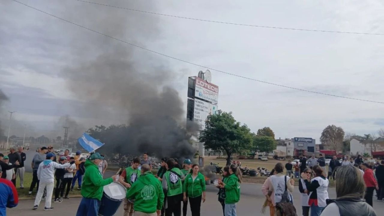 Trabajadores de Granja Tres Arroyos en Entre Ríos se manifestaron este jueves y expresaron su preocupación por la falta de definiciones respecto al futuro de la planta.
