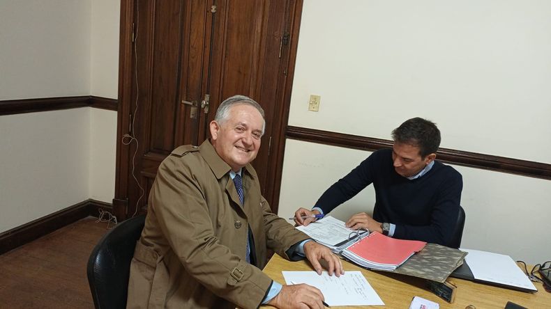 Mario Lamberghini, el candidato del Partido Libertario de Río Cuarto, fue el primero en inscribir la lista. 
