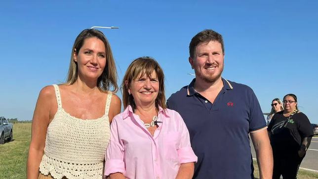 Carolina Losada, Patricia Bullrich y Federico Angelini en una visita de la precandidata presidencial a Santa Fe.