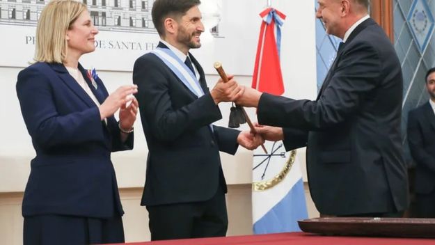 El gobernador Maximiliano Pullaro podría acceder a un nuevo cargo si se habilita la reelección en la reforma constitucional.