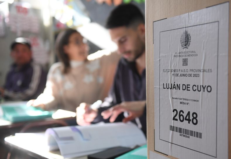 La jornada electoral arrancó con mucho frío y el debut de la Boleta Única