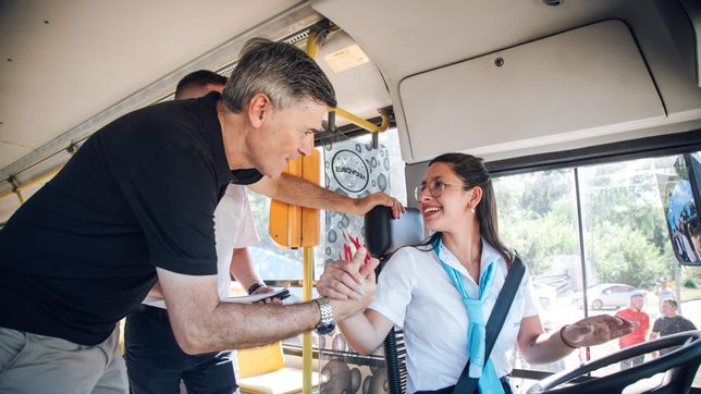 Daniel Passerini durante la presentación de una nueva línea de transporte urbano en Córdoba