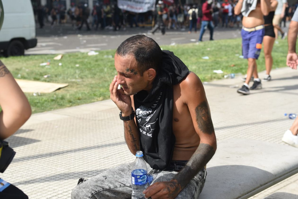 Incidentes frente al Congreso en la marcha contra la reforma laboral.