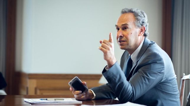 vila y manzano concretan la compra de edenor a mindlin